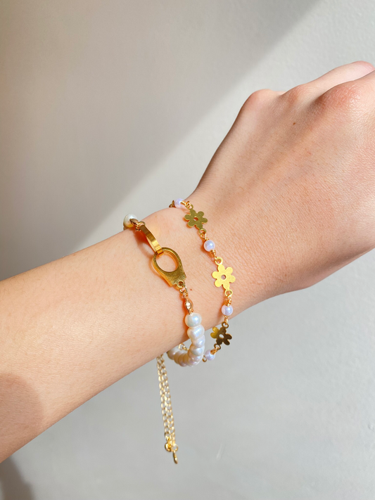 Flowers and Pearls Bracelet